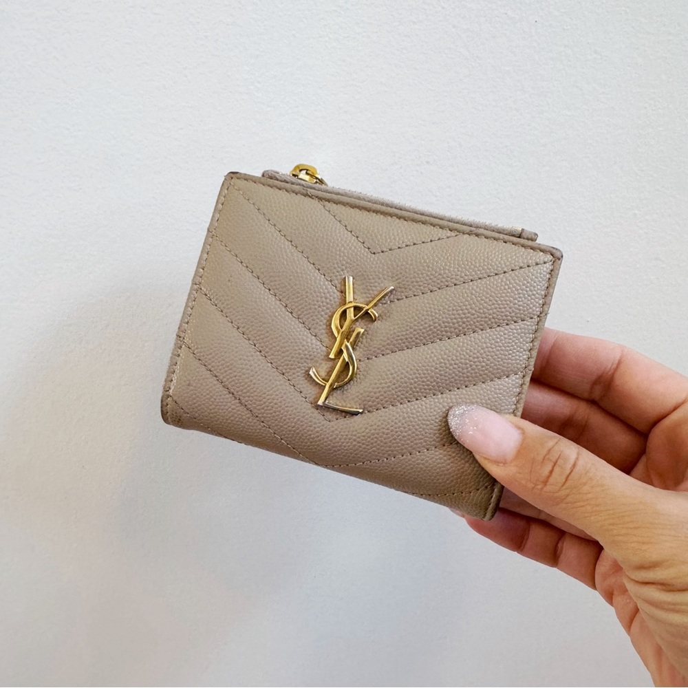 SAINT LAURENT CASSANDRE MATELASSÉ BI-FOLD WALLET Dark Beige - Picture 2 of 15